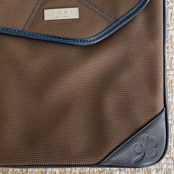 Abbi New York Padded Laptop Sleeve - Picture 7 of 7